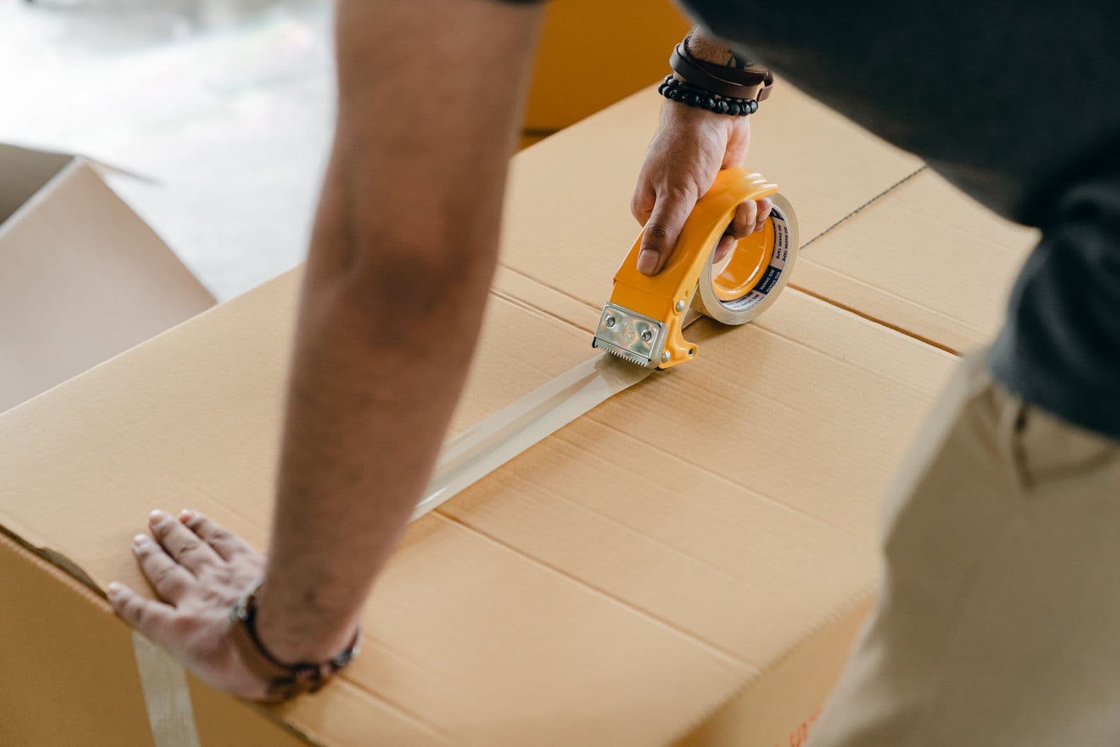 Sealing a customer order for dispatch